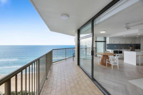 Impeccable Oceanfront 2-Bed with BBQ, Views & Pool